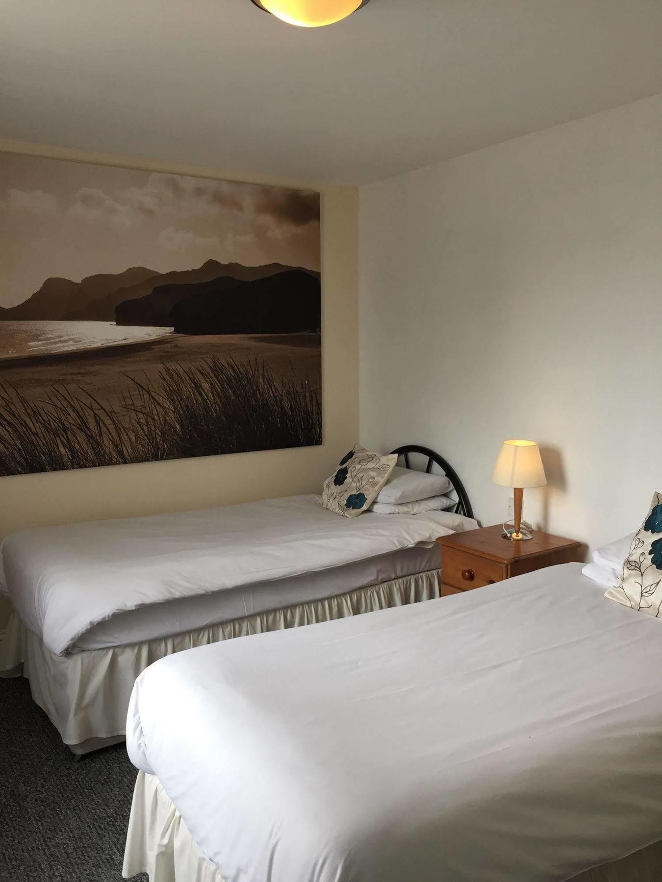 Cefn Mably Hotel Пенарт Екстериор снимка