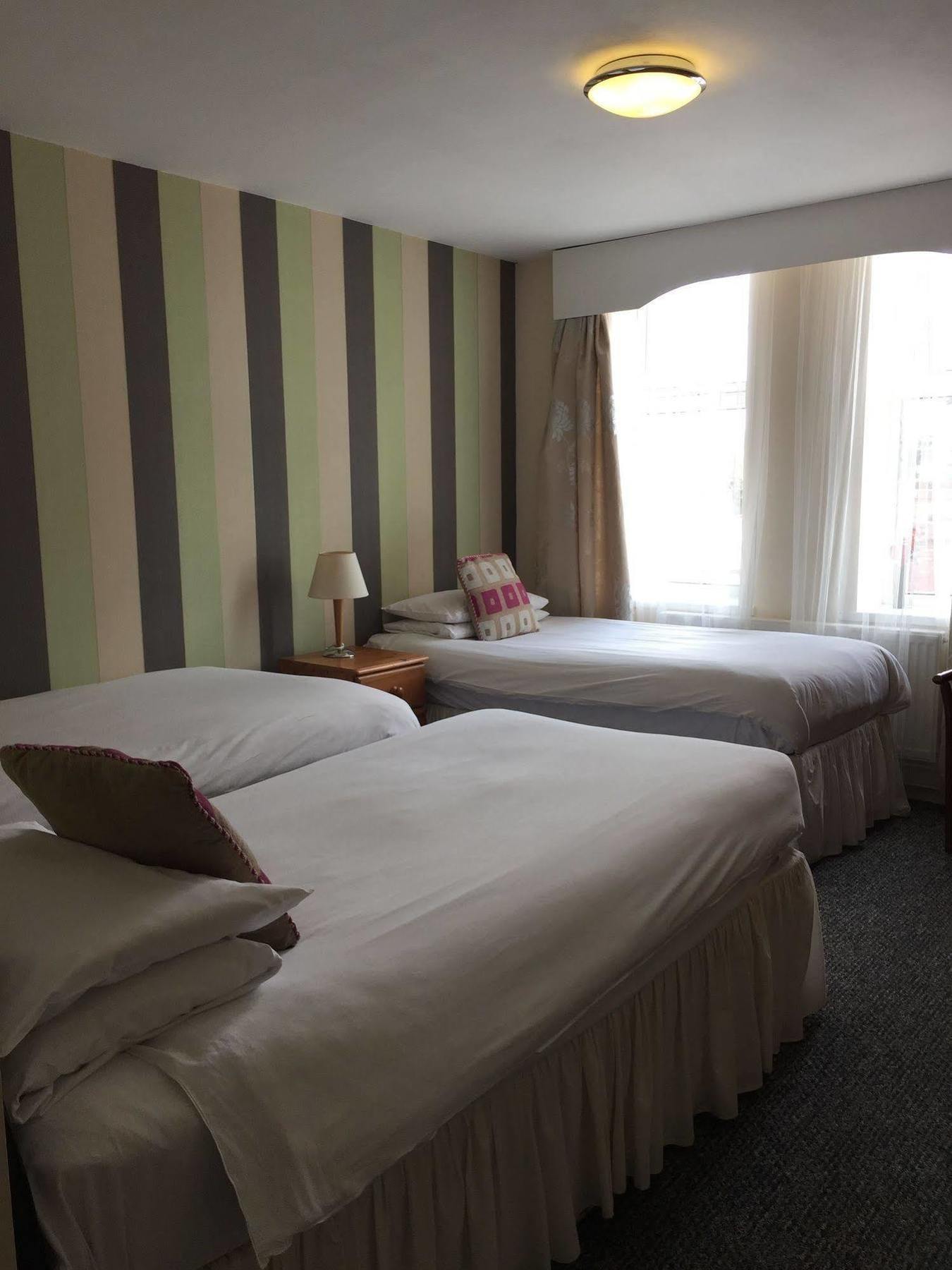 Cefn Mably Hotel Пенарт Екстериор снимка