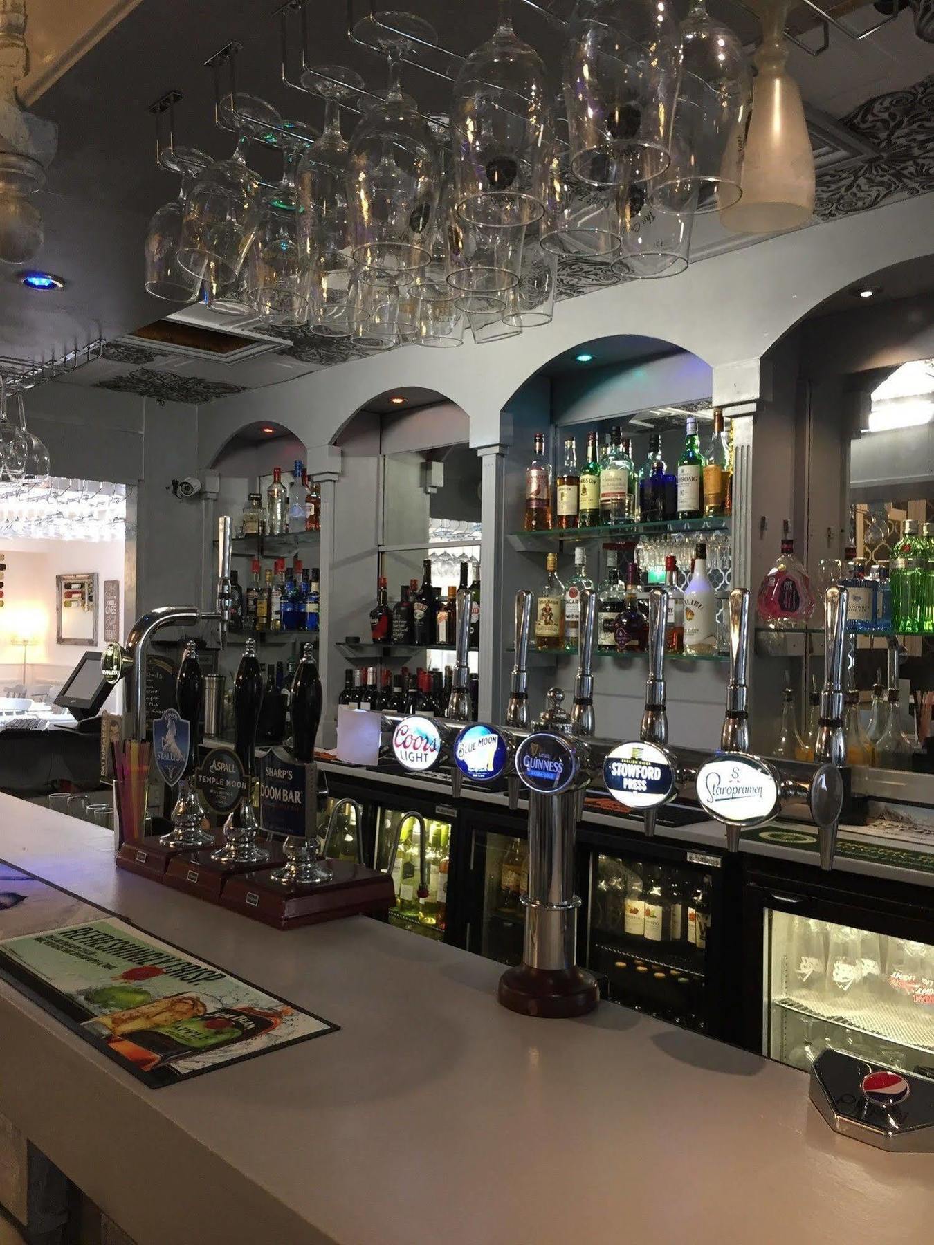 Cefn Mably Hotel Пенарт Екстериор снимка